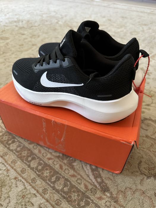 Продам кроссовки Nike, размер 40 . Новые