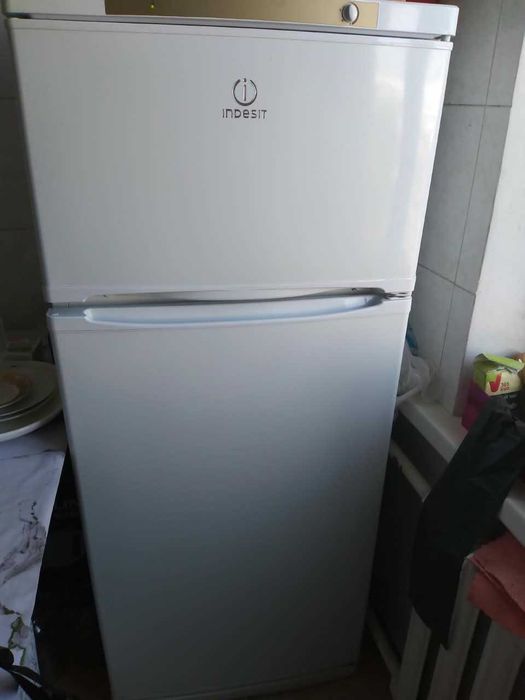 Холодильник Indesit