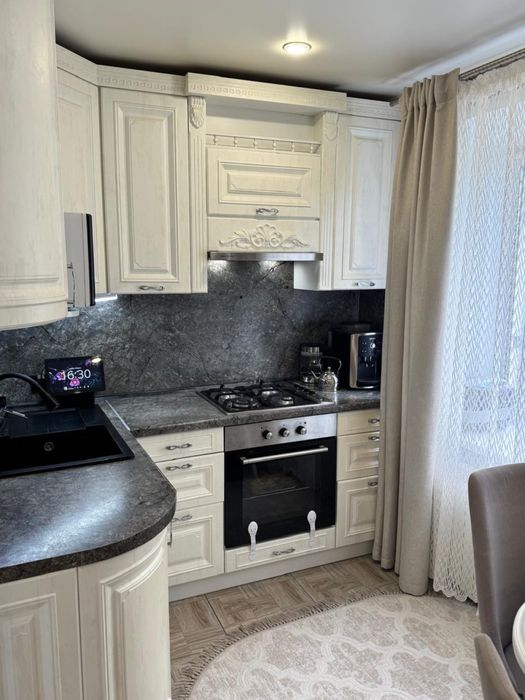 Продам 3 комнатную квартиру студию