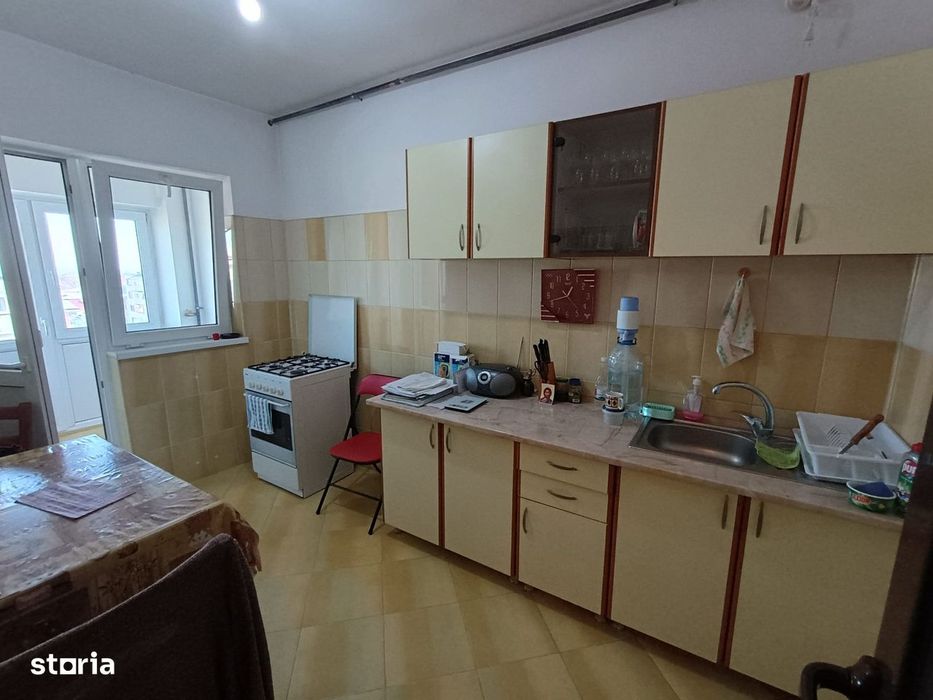 Apartament trei camere - Zona Școala Nr. 9 - 84 mp