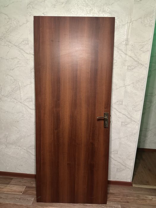 Продам дверь не дорого