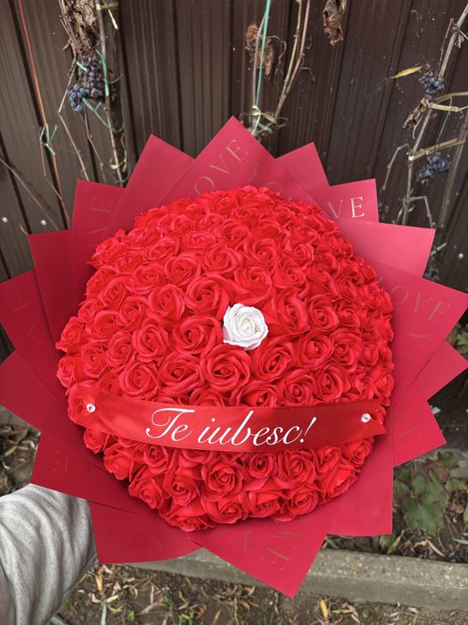Buchete 101 trandafiri