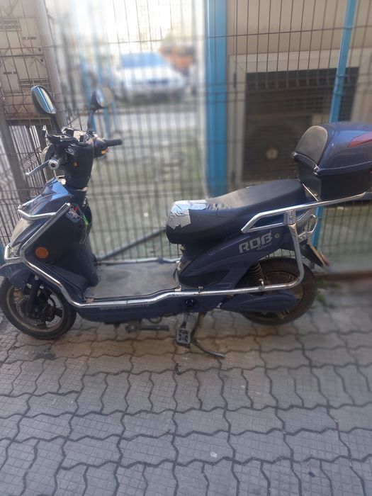 Vând scuter electric