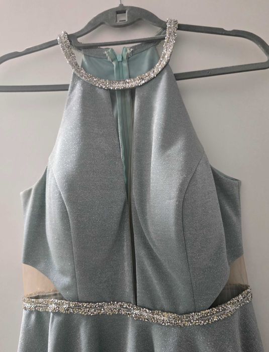 Продава се!
Носена е само няколко часа