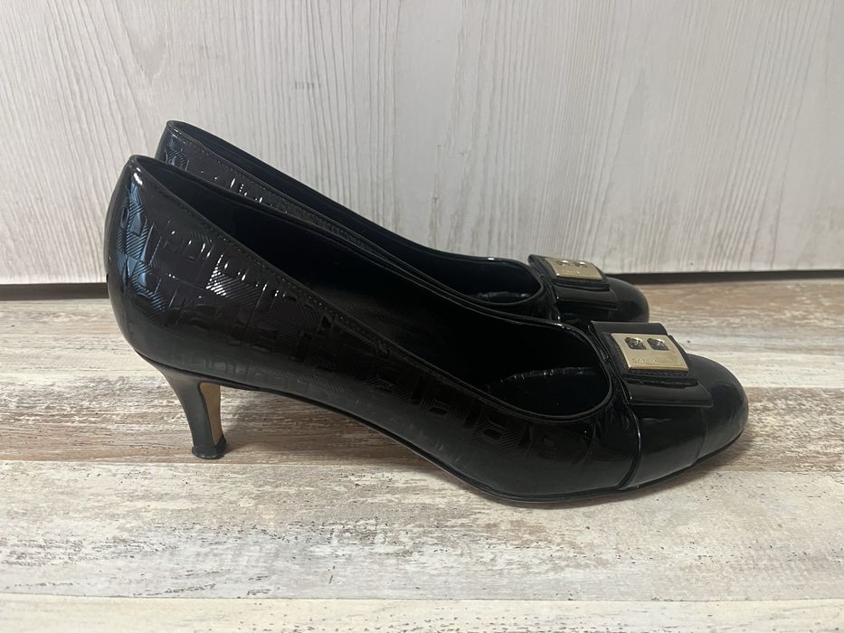 Оригинални токчета лачени bally 38 н cesare paciotti