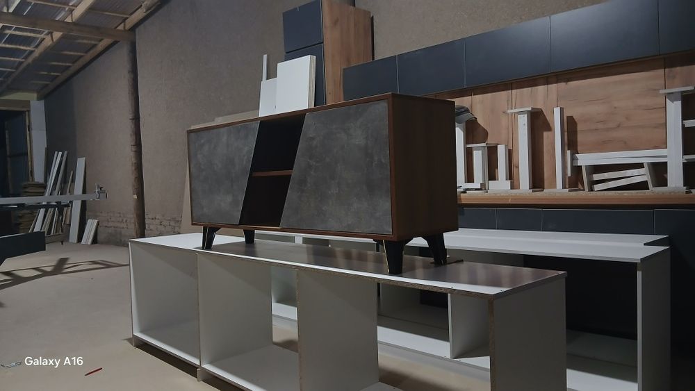 Tv  паставка  HETTICH
