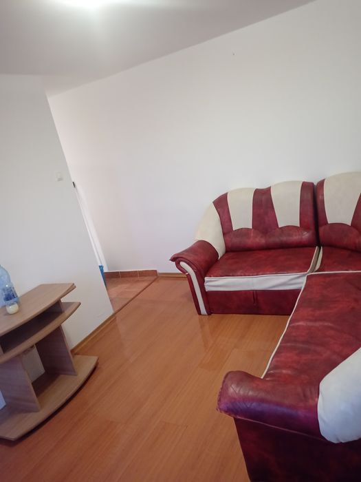 Închiriez apartament