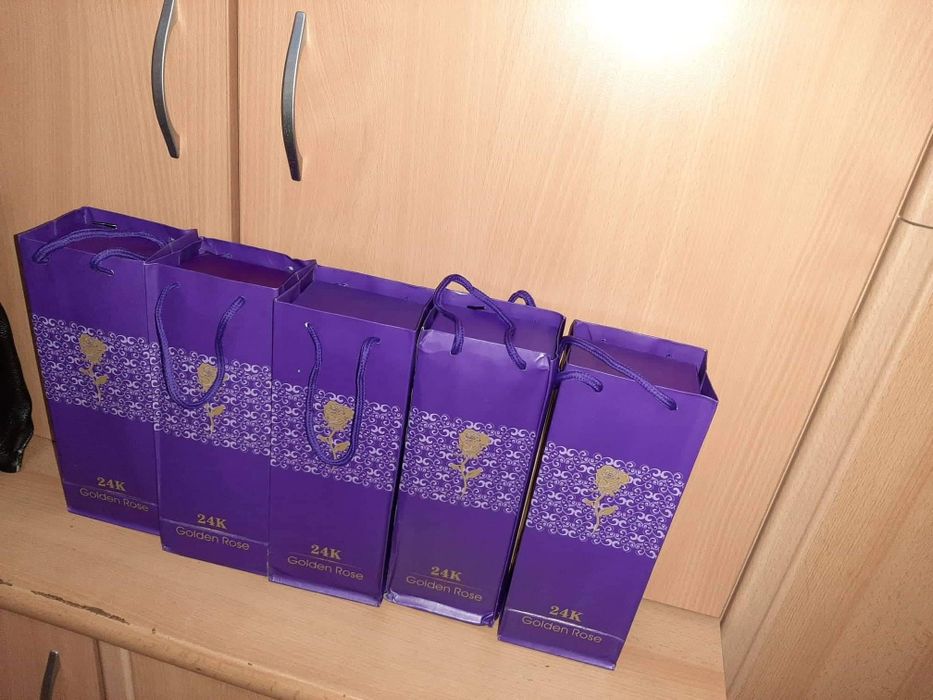 Позлатена роза с кутия, сертификат и чантичка