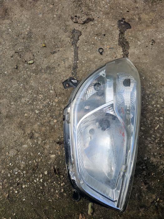 Far dacia doker dreapta