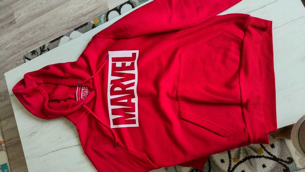 Hanorac roșu Marvel