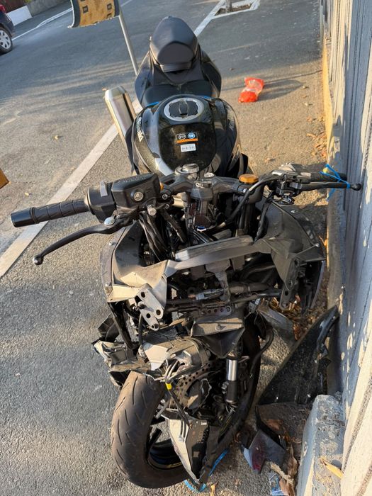 Dezmembrez kawasaki zx4r 2025