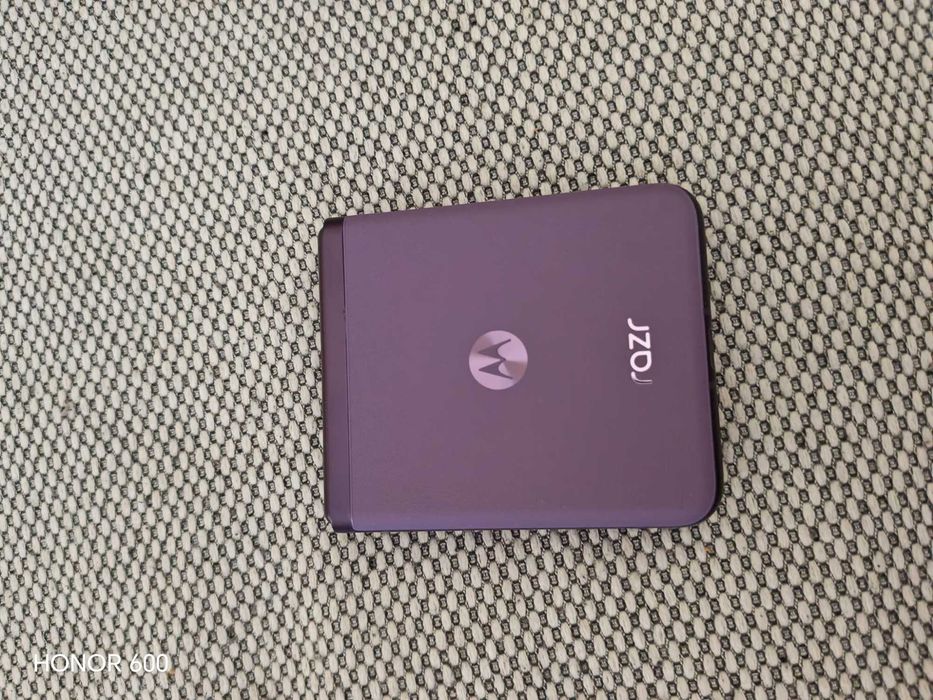 Телефон Motorola Razr 40