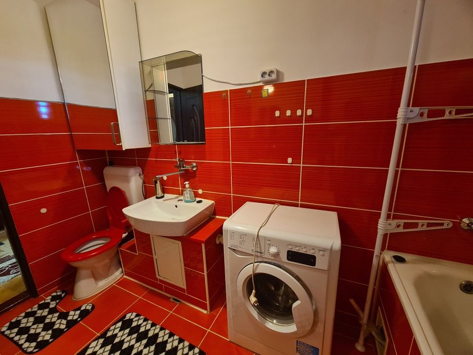 ÎNCHIRIERI  apartamente 3 camere, 2 balcoane,2 bai, living