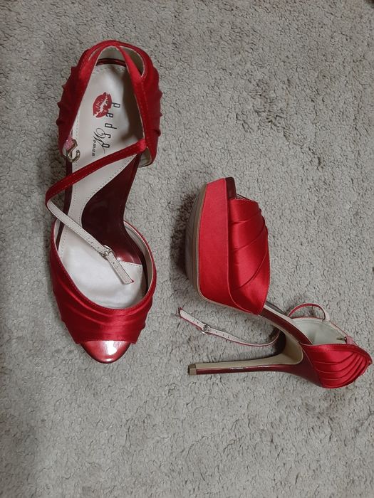 Продам туфли босоножки