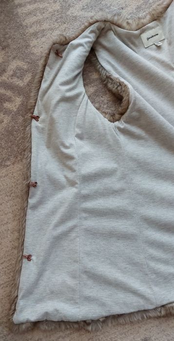 Vesta blana Stradivarius, M