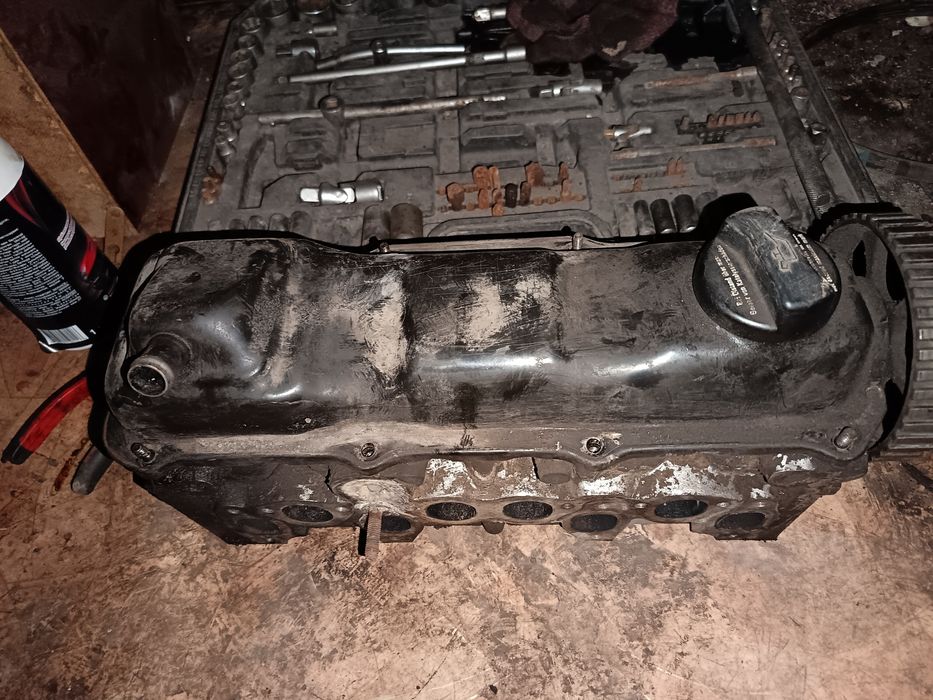 Продам двигатель в разборе  1.8