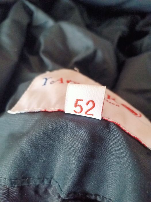 Продам зимнюю куртку 52 рр