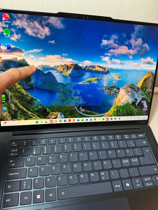 Laptop 2025 Lenovo YOGA 7 14 inch OLED3K Touchscreen 32GB DDR5 Snapdra