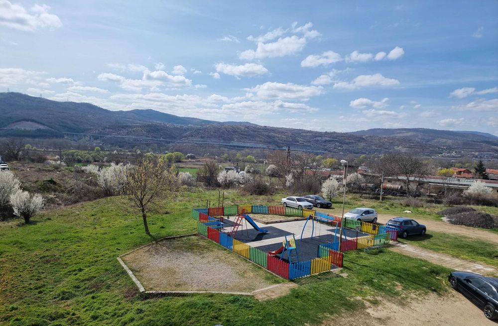 Двустаен апартамент за продажба в саниран блок в кв. Струмско