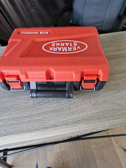 Куфари за инструменти чисто нови