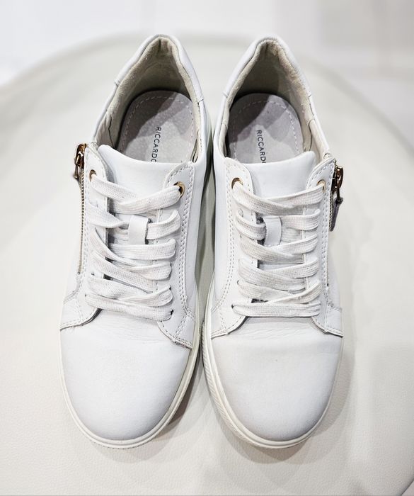 Бели обувки,  естествена кожа