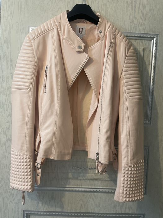 Короткая куртка.