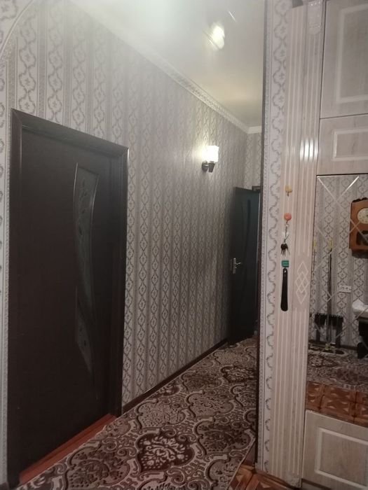 Манеж ениндо 3 хонали квартира сотилоди