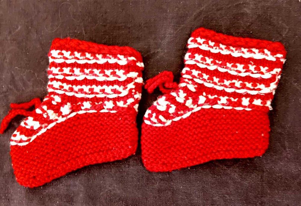 Ръчно плетени терлици, шапка, шал и чорапи за бебе/дете и големи