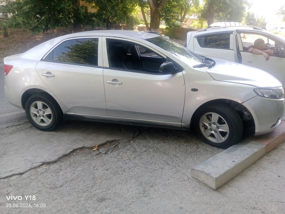 KIA FORTE 2009 matan 4 pakalena 1.6 mator 6 bosqichli mexanika karopka