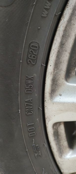 Всесезонни автомобилни гуми Continental и Michelin 235/55/17