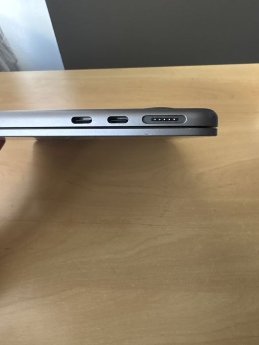 MacBook Air M3 2024