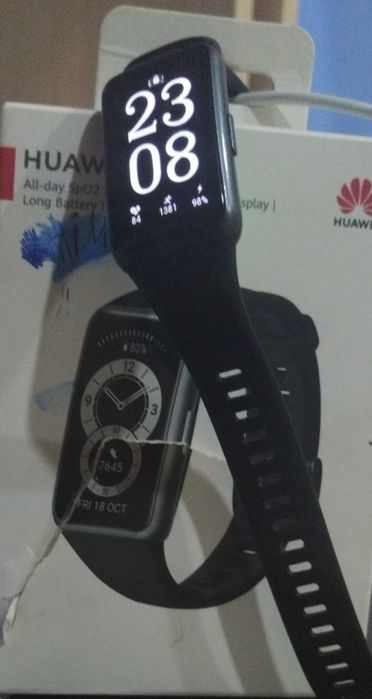 Продам ЧАСЫ Huawei Band