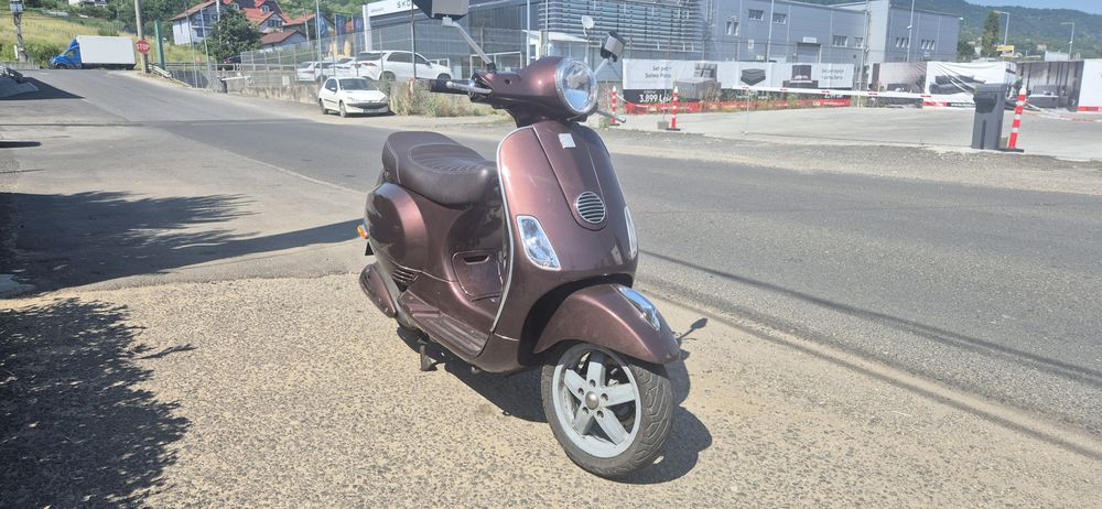 Scuter Piaggio Vespa LX50