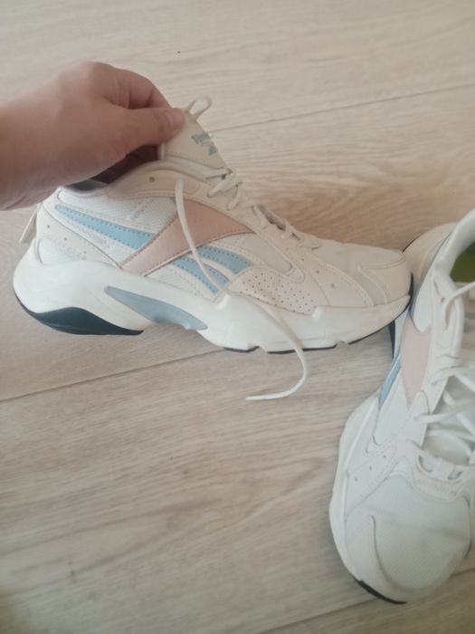 Продам женские кросовки Reebok