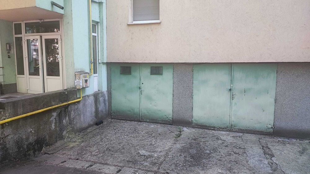 Inchiriez garaj zona Piata Traian