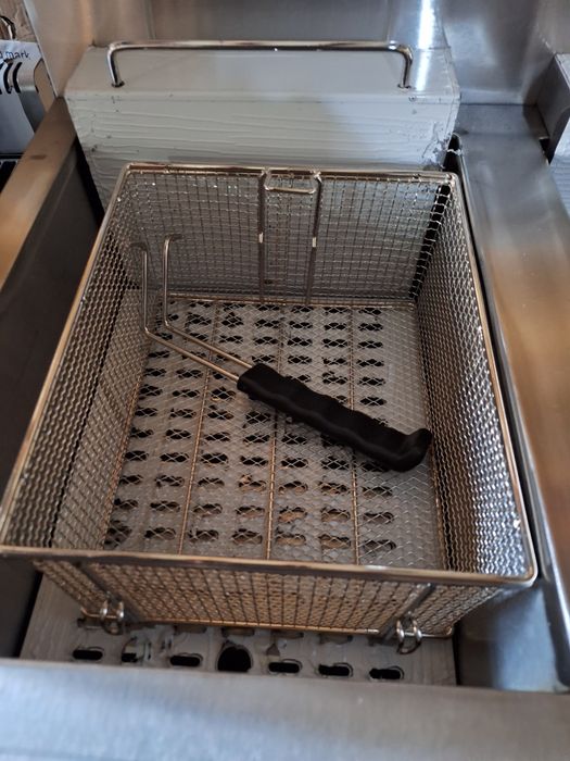 Фритюрник  газов  професионален терморегулатор ,защита и сертификат СЕ