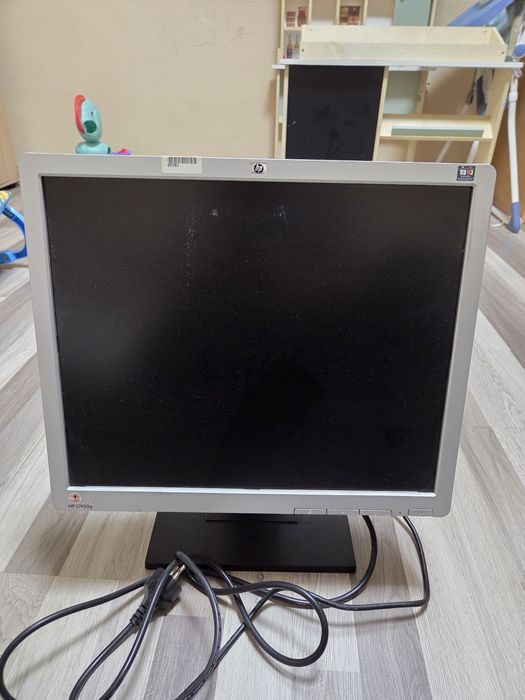 Настолен Компютър със монитор hp