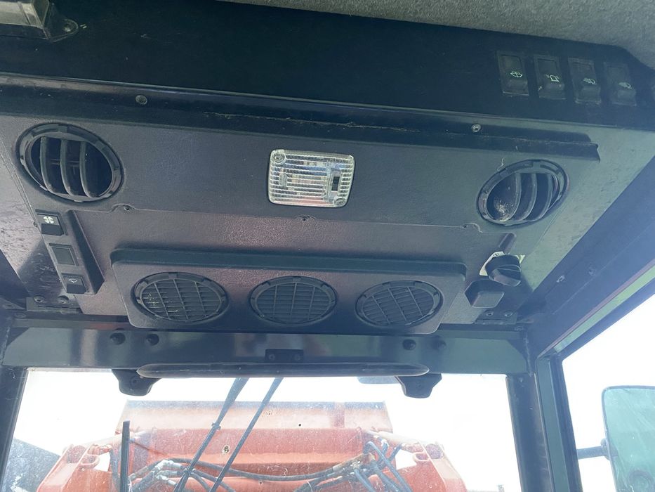 Трактор Kubota STV32 с оригинален челен товара