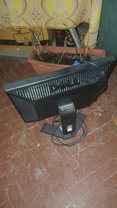 Два компютара DELL и монитор DELL