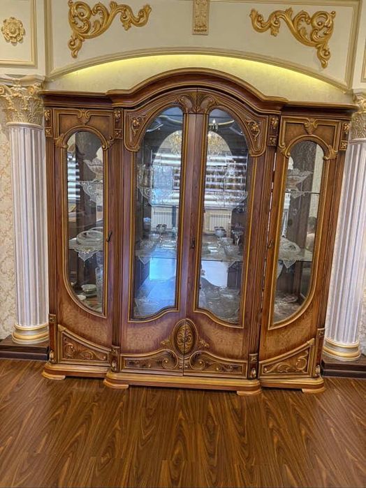 Гостиный мебель стенка и комод