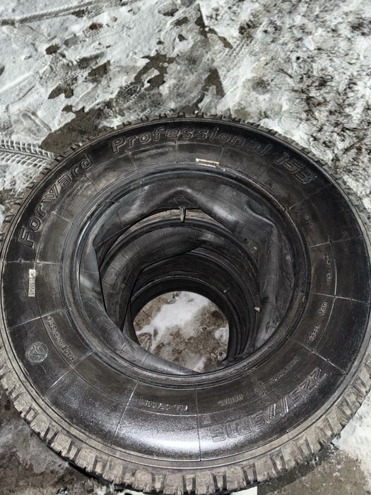 продам комплект шин Уаз