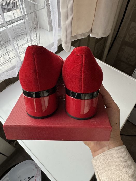 Туфли красные замшевые