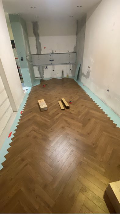 укладка ламината и наливной пол
