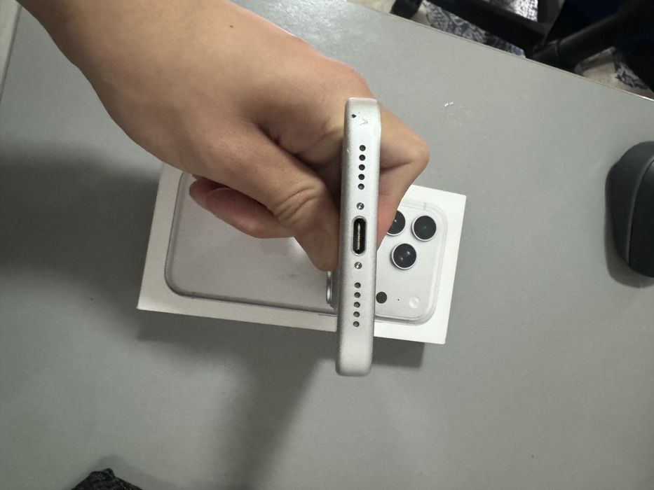 Iphone 17 pro 256gb белый