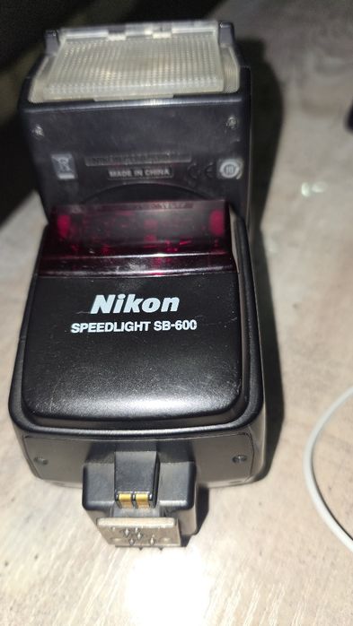 Объектив Canon вспышка Nikon