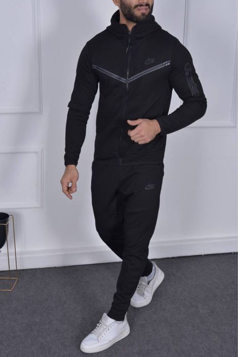 Trening NIKE Tech Fleece, Model NOU
