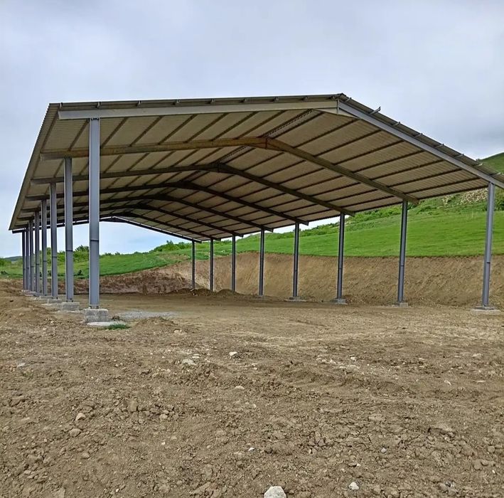 Vând 4ferme cu 6deschidere și 8stalpi la 4m