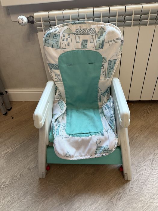 Детакие стулья для кормления со столиками