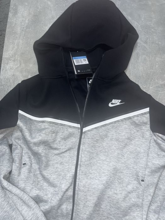 Nike Tech Bluza si Pantaloni