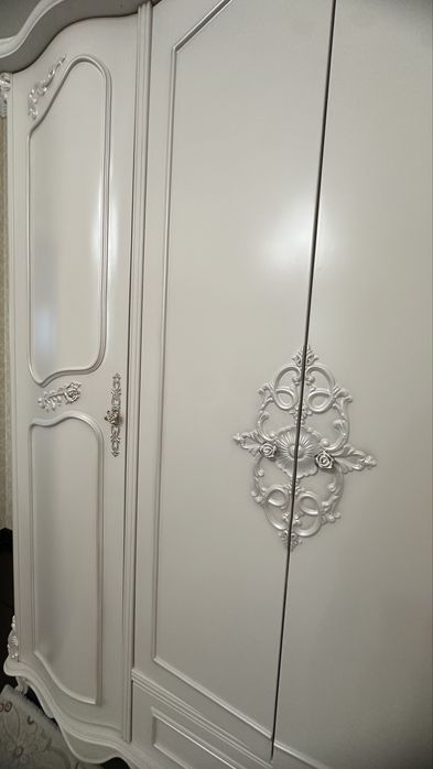 Шикарный шкаф в идеальном состоянии
